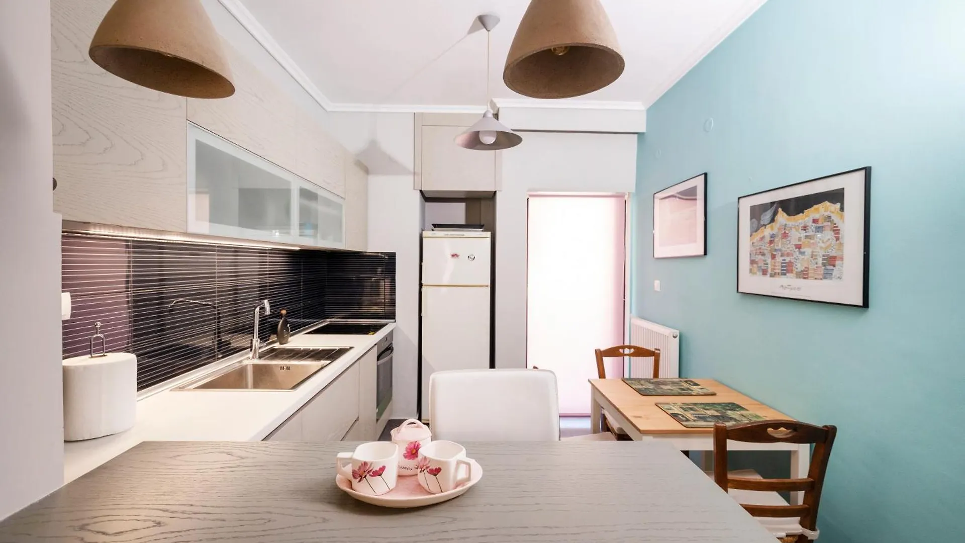 Four Reasons Apts Ntepo Thessaloniki Greece